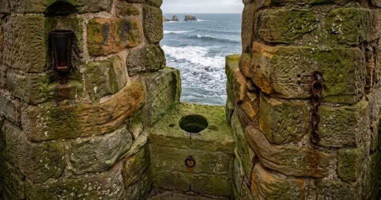 Hogyan működött egy vécé egy középkori várban? Mérnöki munka víz és szivattyúk nélkül