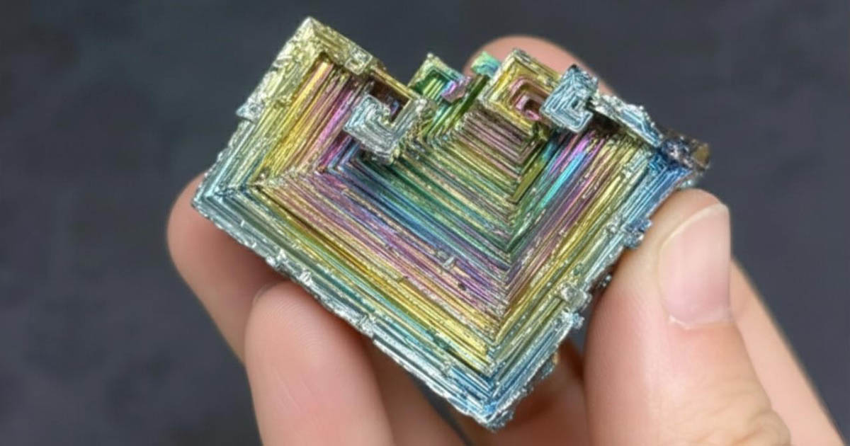 Egy elem, amely taszítja a mágneseket és utálja a hőt, de a legszebb