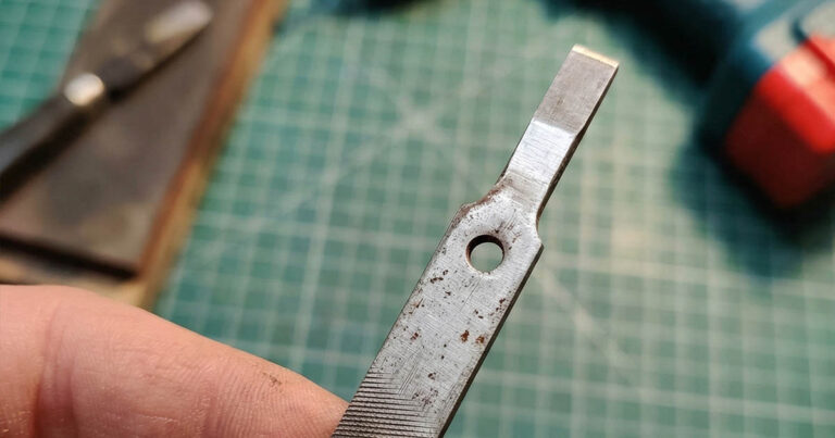 Edzett fém fúrása? 1 trükk speciális szerszámok nélkül!