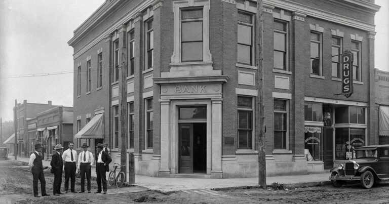 80 000 tégla postán: Így épített bankot egy amerikai, ingyen!