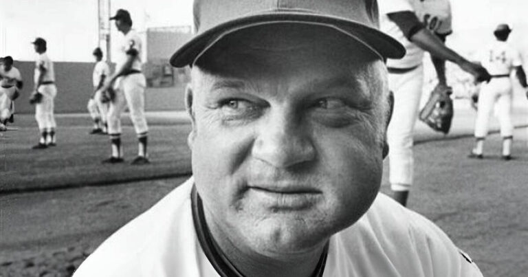 Mi van egy baseballjátékos arcában, és miért köpködnek folyamatosan