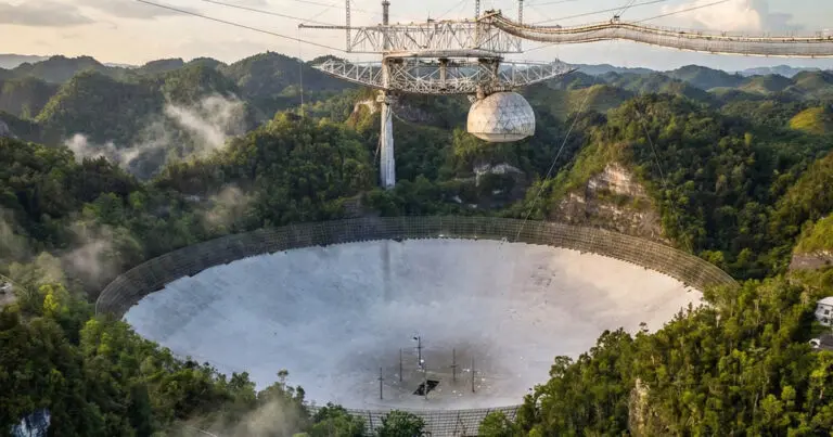 Hogyan ölte meg az elektromos áram az óriást? Az Arecibo rádióteleszkóp tragikusan darabokra hullott a… feszültség miatt