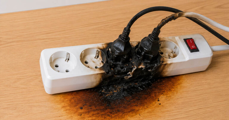 Mit nem szabad hosszabbítón keresztül az elektromos hálózatra csatlakoztatni? 8 otthoni eszköz a villanyszerelők „feketelistájáról”