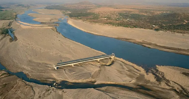Miért van egy híd Hondurasban egy folyó mellé rakva, és még 20 érdekes tény