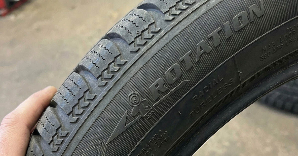 Miért szerelik fel egyes sofőrök forgásiránynak ellentétesen a gumiabroncsokat? Rájöttem és elmondom