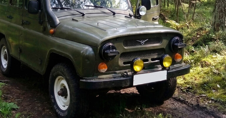 Miért voltak ilyen furcsa fényszóróborítások a szovjet terepjárókon: Elmagyarázom egyszerűen