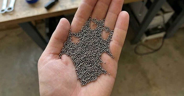 Hogyan készülnek az ilyen kis golyók golyóstollakhoz?