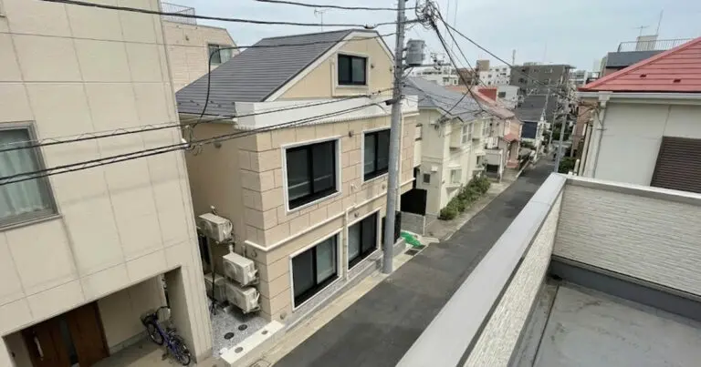 Japán Kétszintes Mikrolakások: Így Élnek a Gazdagok – Exkluzív Betekintés!