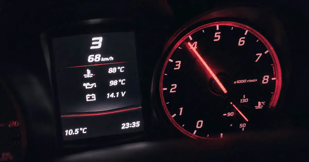 Miért érdemes néha a piros zónáig pörgetni a motort? Elmagyarázom