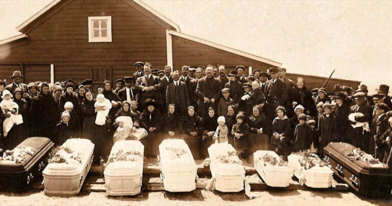 8 koporsó rejtélye: Temetési incidens oldott meg egy szörnyű bűntényt