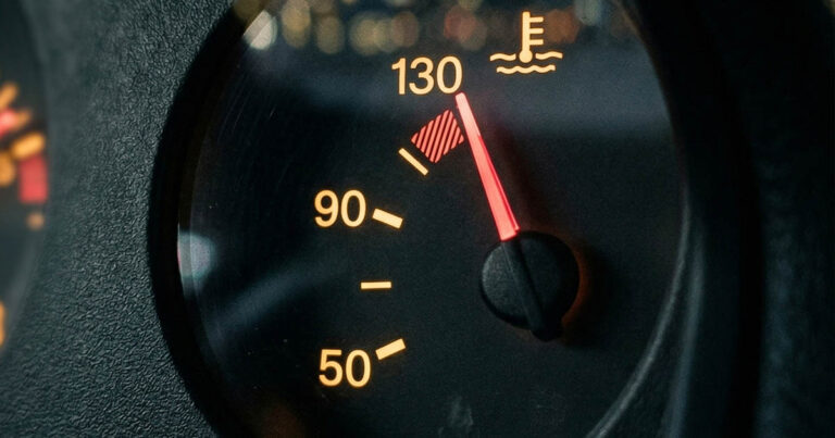 Le lehet állítani a motort, ha megy a hűtőventilátor?