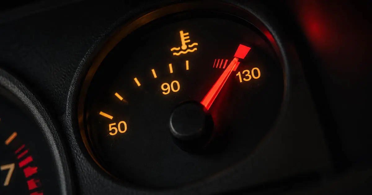 Le lehet állítani a motort, ha megy a hűtőventilátor?