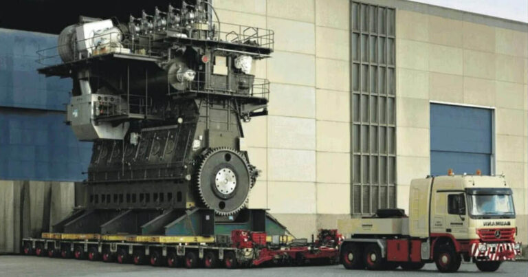 Egy olyan motor, amely egy tengeralattjáró súlyával a globális kereskedelem egyharmadát bonyolítja le: A világ legnagyobb belső égésű motorja