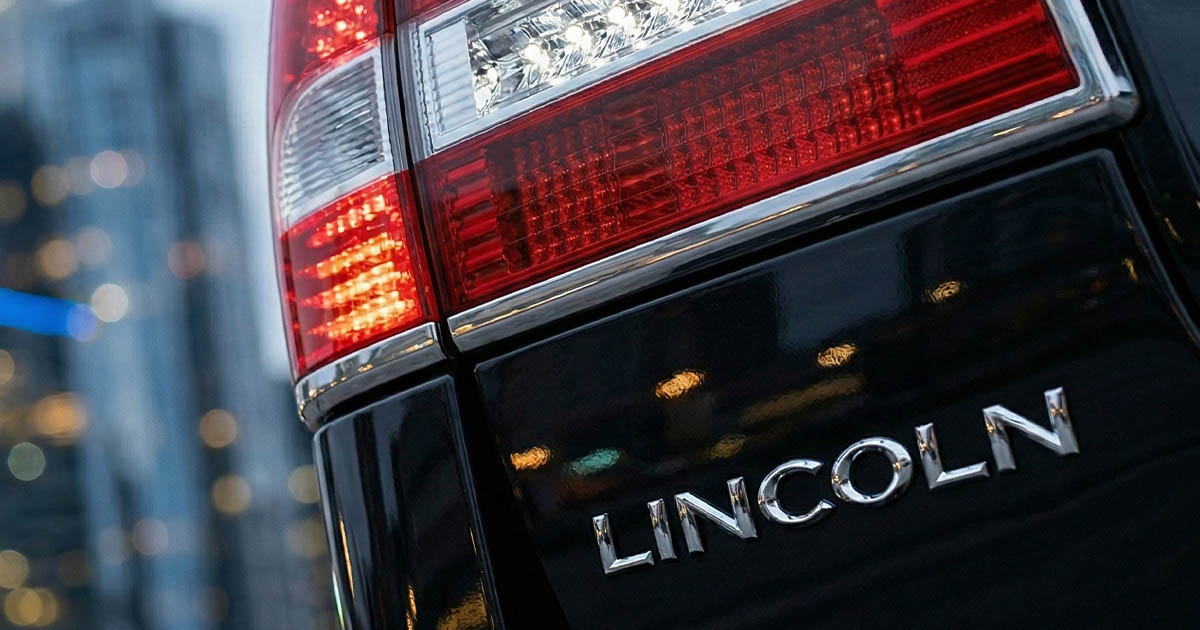 Miért van az amerikai autóknak piros, míg az európaiaknak narancssárga indexük? Rájöttem, és most elmagyarázom