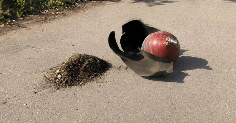 Mit nem lehet sarokcsiszolóval vágni?