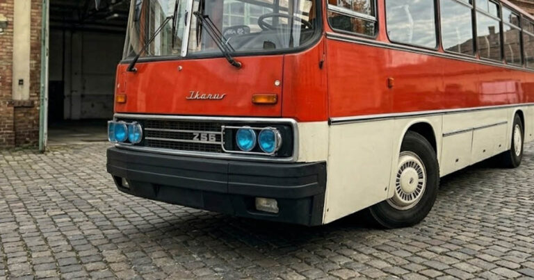 Ikarus Fényszórók Titka: Miért Használtak 'Szemüveget' a Sofőrök?