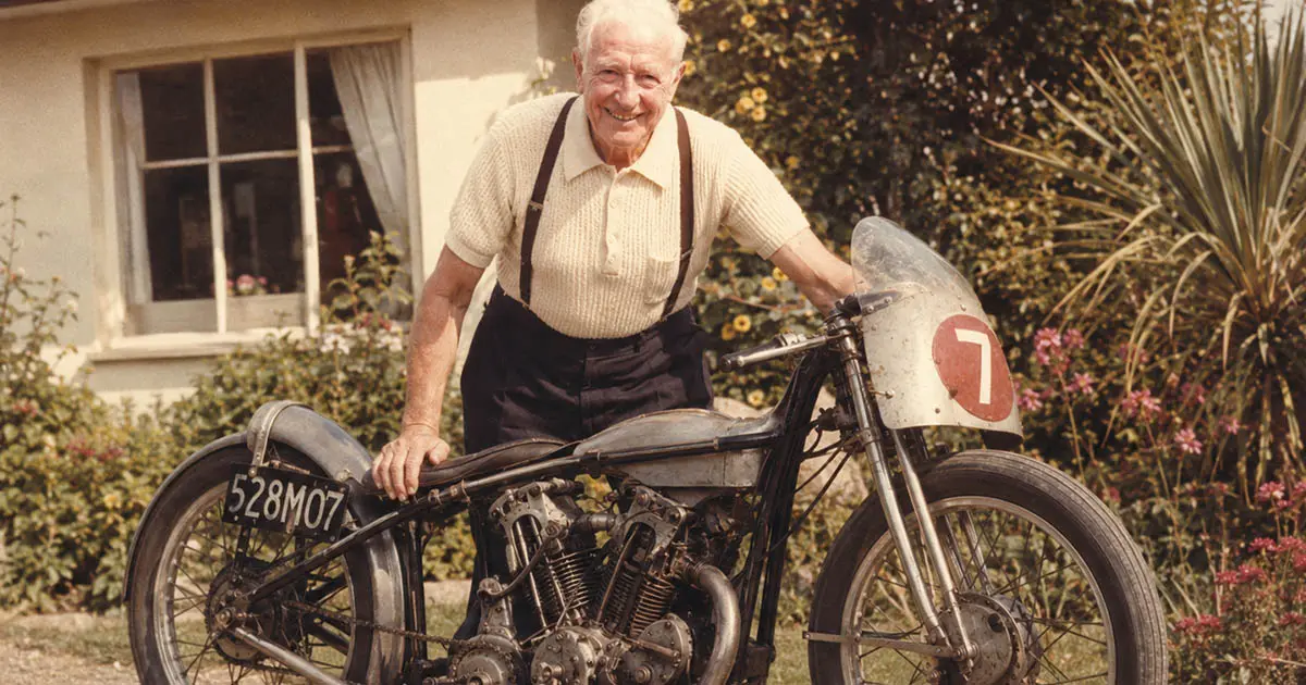 Hogyan öntötte Burt Munro az alkatrészeket a garázsában pontosabban, mint egy gyárban, és miért tűnik ez lehetetlennek